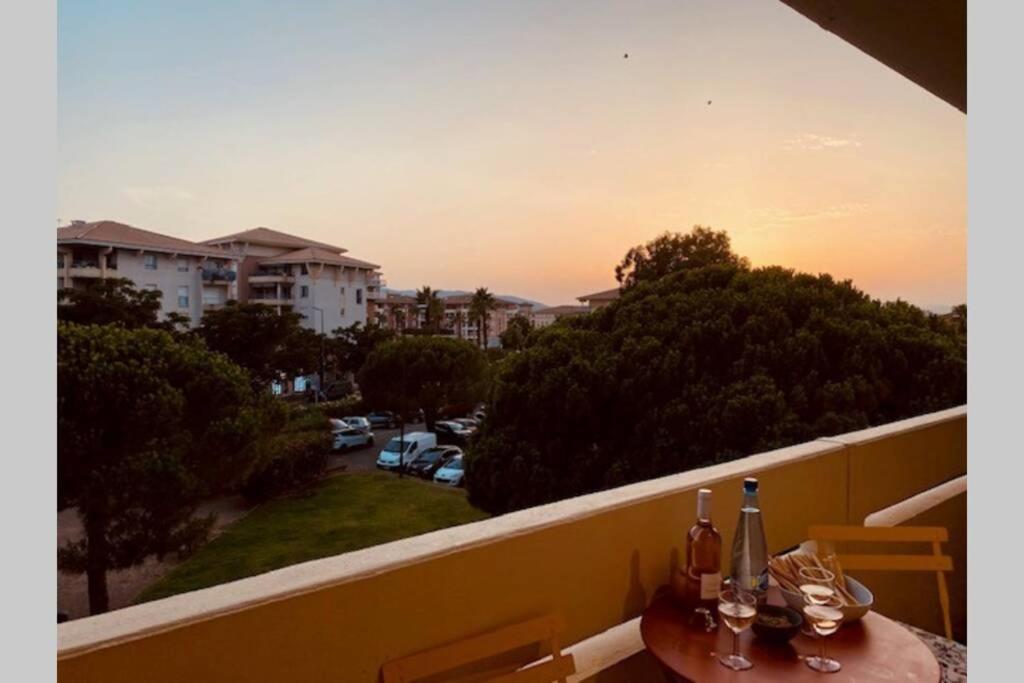 Superbe Appartement A 100M De La Mer, Et A Cote De La Base Nature Fréjus エクステリア 写真